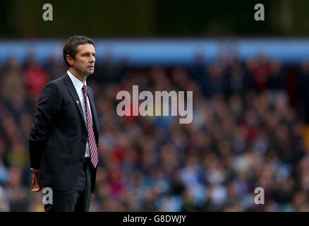 Fußball - Barclays Premier League - Aston Villa gegen Manchester City - Villa Park. Aston Villa Manager Remi Garde Stockfoto
