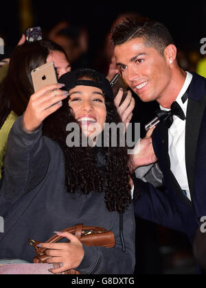 Cristiano Ronaldo bei der Weltpremiere von Ronaldo im Vue West End Kino am Leicester Square, London. DRÜCKEN Sie VERBANDSFOTO. Bilddatum: Montag, 9. November 2015. Bildnachweis sollte lauten: Ian West/PA Wire Stockfoto