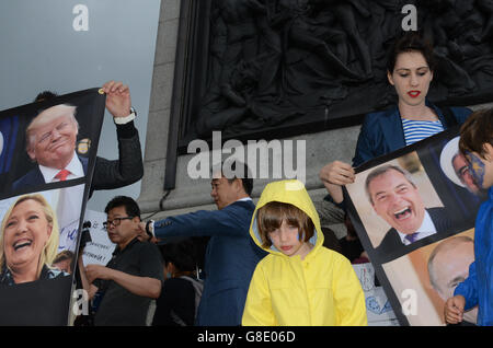 London, UK. 28. Juni 2016. Hunderte von Demonstranten Anti-Austritt entpuppen am Trafalgar Square in London, um ihre Solidarität gegen das Ergebnis des jüngsten EU-Referendums. Bildnachweis: Marc Fairhurst/Alamy Live-Nachrichten Stockfoto