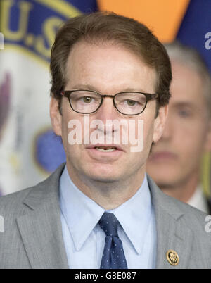 Washington, District Of Columbia, USA. 28. Juni 2016. US-amerikanischer Jurist Peter Roskam (Republikanische von Illinois), ein Mitglied der Republikaner von uns House Select Committee on die Ereignisse rund um die 2012 Terroranschlag in Benghazi, Libyen, macht Bemerkungen auf einer Pressekonferenz in der US-Kapitol in Washington, DC Ankündigung der Veröffentlichung des Ausschussberichts am Dienstag, 28. Juni 2016. Bildnachweis: Ron Sachs/CNP © Ron Sachs/CNP/ZUMA Draht/Alamy Live-Nachrichten Stockfoto