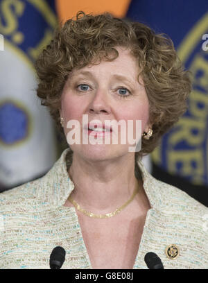 Washington, District Of Columbia, USA. 28. Juni 2016. US-amerikanischer Jurist Susan Brooks (Republikanische of Indiana), ein Mitglied der Republikaner von uns House Select Committee on die Ereignisse rund um die 2012 Terroranschlag in Benghazi, Libyen, macht Bemerkungen auf einer Pressekonferenz in der US-Kapitol in Washington, DC Ankündigung der Veröffentlichung des Ausschussberichts am Dienstag, 28. Juni 2016. Bildnachweis: Ron Sachs/CNP © Ron Sachs/CNP/ZUMA Draht/Alamy Live-Nachrichten Stockfoto