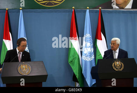 Ramallah, Westjordanland, Palästinensische Gebiete. 28. Juni 2016. United Nations Secretary General Ban Ki-Moon (L) und palästinensischen Präsidenten Mahmud Abbas geben eine gemeinsame Pressekonferenz nach einem Treffen am 28. Juni 2016 in der Westbank-Stadt Ramallah. Ban forderte der israelische Ministerpräsident Benjamin Netanyahu, '' mutige Schritte '' in Richtung Frieden zu nehmen, als er Israel und den palästinensischen Gebieten besucht © Shadi Hatem/APA Bilder/ZUMA Draht/Alamy Live News Stockfoto