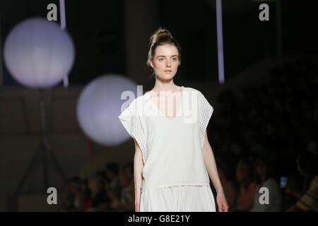 Barcelona, Spanien. 28. Juni 2016. Modelle Fuß während der Sita Murt Show während 080 Barcelona Fashion in Barcelona, Spanien. Bildnachweis: Michael Ip/Alamy Live-Nachrichten Stockfoto