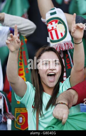 Lens Agglo, Frankreich. 25. Juni 2016. Portugal-fans Fußball: UEFA EURO 2016 Runde von 16 Spiel zwischen 0-1 Kroatien Portugal bei Stade Bollaert-Delelis in Lens Agglo, Frankreich. © Mutsu Kawamori/AFLO/Alamy Live-Nachrichten Stockfoto