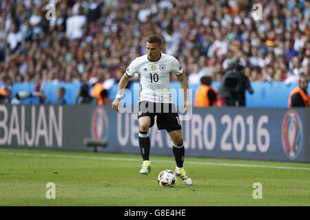 Lille Metropole, Frankreich. 26. Juni 2016. Lukas Podolski (GER) Fußball: UEFA EURO 2016 Runde von 16 match zwischen Deutschland 3-0 Slowakei bei Stade Pierre Mauroy in Lille Metropole, Frankreich. © Mutsu Kawamori/AFLO/Alamy Live-Nachrichten Stockfoto