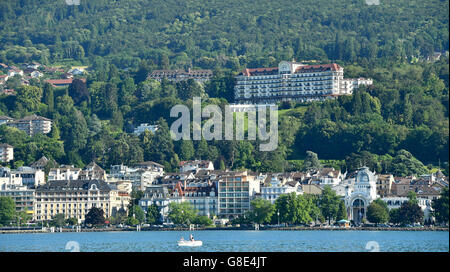 Evian-Les-Bains, Frankreich. 28. Juni 2016. Blick von einem Segelboot der Stadt und den Hotels "Royale" und "Hermitage" in Evian-Les-Bains, Frankreich, 28. Juni 2016. Die deutsche Fußball-Mannschaft basiert in Evian für die UEFA EURO 2016. Foto: Arne Dedert/Dpa/Alamy Live-Nachrichten Stockfoto