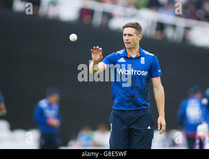 Das Kia-Oval, London, UK. 29. Juni 2016. 4. royal London eines Tages International. England im Vergleich zu Sri Lanka. Englands Chris Woakes bereitet Schüssel © Action Plus Sport/Alamy Live News Stockfoto