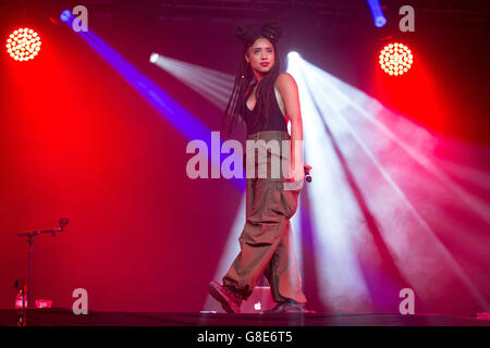 Manchester, Tennessee, USA. 9. Juni 2016. SOPHIA ERIS von Lizzo tritt im großen Bühne Park während Bonnaroo Music and Arts Festival in Manchester, Tennessee © Daniel DeSlover/ZUMA Draht/Alamy Live News Stockfoto