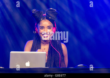 Manchester, Tennessee, USA. 9. Juni 2016. SOPHIA ERIS von Lizzo tritt im großen Bühne Park während Bonnaroo Music and Arts Festival in Manchester, Tennessee © Daniel DeSlover/ZUMA Draht/Alamy Live News Stockfoto