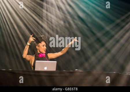 Manchester, Tennessee, USA. 9. Juni 2016. SOPHIA ERIS von Lizzo tritt im großen Bühne Park während Bonnaroo Music and Arts Festival in Manchester, Tennessee © Daniel DeSlover/ZUMA Draht/Alamy Live News Stockfoto