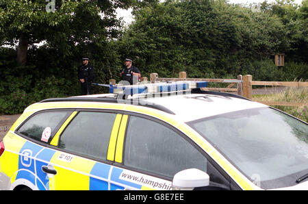 Hayling Island in Mittwoch, 29. Juni 2016 ist ein Mann heute Nachmittag auf einem beliebten Naturlehrpfad auf Hayling Island leider verstorben.    Notdienst wurden kurz vor 10.40 Uhr heute Morgen zu berichten von einem Mann angerufen, die geglaubt wird, um auf den Spuren von Billy vom Fahrrad in einer waldreichen Umgebung gefallen haben.    Eine Weitergabe Dogwalker hob den Alarm nach der Feststellung der Mann und sein Fahrrad auf dem Boden.     Polizei abgesperrt den Naturlehrpfad, während sie mit dem Vorfall behandelt, die nicht als verdächtig behandelt wird. Ein Hampshire Sprecher fügte hinzu: "Offiziere hießen am 10. Bildnachweis: Uknip/Alamy Live-Nachrichten Stockfoto