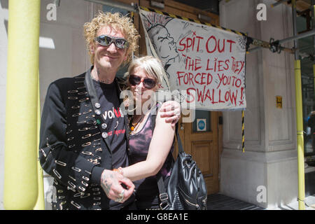 London, UK. 2. Juli 2016. Zehntausende von Menschen marschieren durch die Londoner Solidarität mit der Europäischen Union zum Ausdruck bringen. Der März folgte eine landesweite Volksabstimmung der Mitgliedschaft Großbritanniens in der EU ihr auf Donnerstag, 23. Juni 2016. Bildnachweis: Marc Gascoigne/Alamy Live-Nachrichten Stockfoto