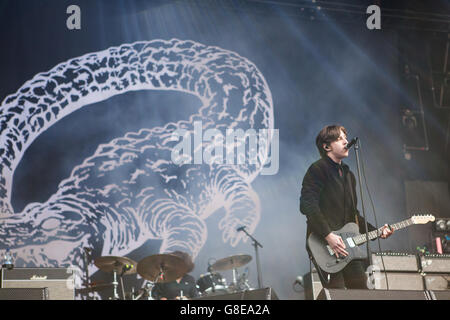 Wrexham, Wales, UK. 2. Juli 2016. Wels & The Bottlemen Perfom Glyndwr University Rennbahn Stadion, Wrexham, Wales auf Samstag, 2. Juli 2016 Credit: Alex Williams/Alamy Live News Stockfoto