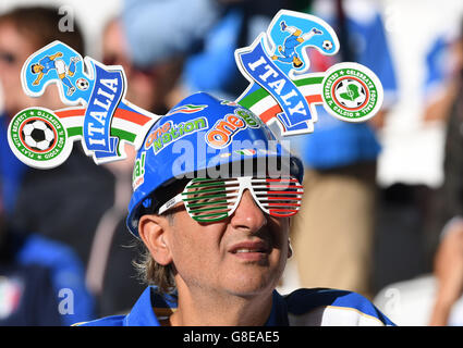 Bordeaux, Frankreich. 2. Juli 2016. Unterstützer von Italien wird während der UEFA EURO 2016-Viertelfinale-Fußballspiel zwischen Deutschland und Italien an der Stade de Bordeaux in Bordeaux, Frankreich, 2. Juli 2016 gesehen. Foto: Federico Gambarini/Dpa/Alamy Live News Stockfoto