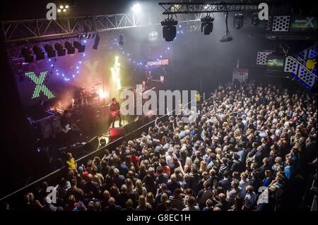 Die Stereophonics treten im Rahmen der Radio X Road Trip Tour durch Großbritannien auf der Bühne der O2 Academy in Bristol auf. Stockfoto