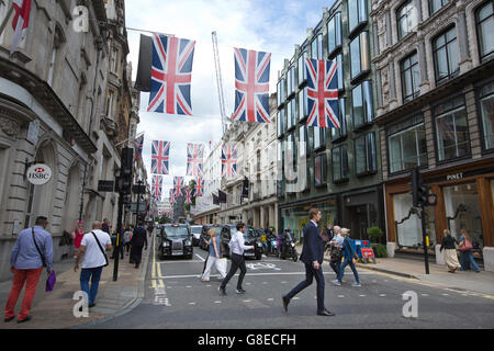 New Bond Street im Londoner West End, verbindet Piccadilly im Süden bis Oxford Street im Norden, London, England, UK Stockfoto