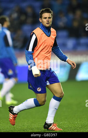 Fußball - Sky Bet Championship - Reading / Huddersfield Town - Madejski Stadium. Lesung ist Oliver Norwood während des Aufwärmphase Stockfoto