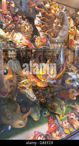 Venedig, Italien. Tiermasken zum Verkauf, meist von papier Pappmaché gefertigt. Foto Tony Gale Stockfoto