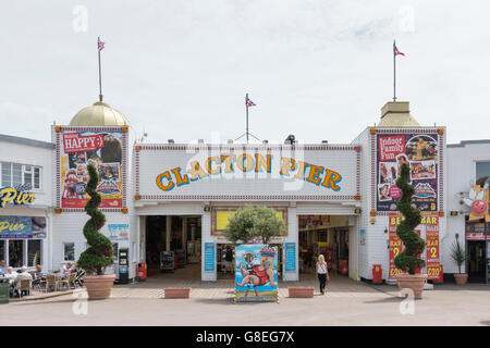 Der Eingang zum Clacton Pier in Clacton, einem Badeort in East Anglaiu UK Stockfoto