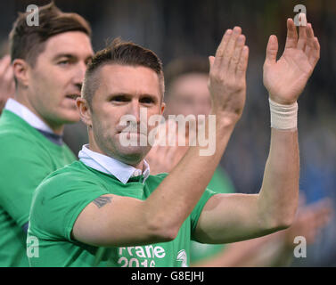 Robbie Keane, Irlands Republik, feiert die Qualifikation während der UEFA Euro 2016 Qualifying Playoff-zweiten Etappe im Aviva Stadium, Dublin. Stockfoto