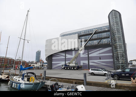 Gesamtansicht der Land Rover BAR Headquarters, Portsmouth. DRÜCKEN SIE VERBANDSFOTO. Bilddatum: Dienstag, 10. November 2015. Sehen Sie sich die PA-Geschichte BEIM AMERICA's Cup an. Bildnachweis sollte lauten: Andrew Matthews/PA Wire. Stockfoto