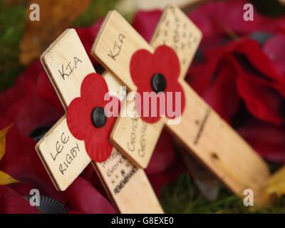 Am Cenotaph-Denkmal am George Square in Glasgow wird zwei Minuten Schweigen zum Waffenstillstandstag, dem Jahrestag des Endes des Ersten Weltkriegs, beobachtet. Stockfoto