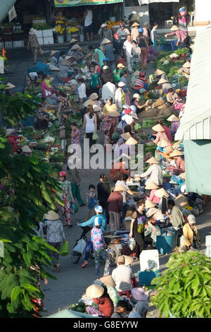 Straßenmarkt in Vietnam Stockfoto