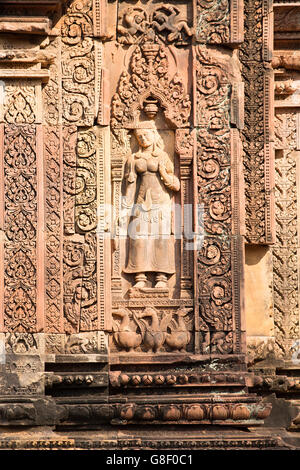 Schnitzereien und Banteay Srey Tempel in Angkor in Kambodscha Stockfoto
