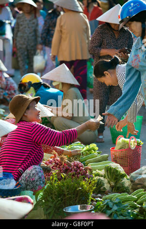 Straßenmarkt in Vietnam Stockfoto