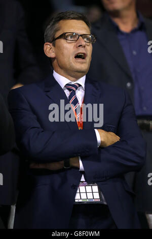 FA-Geschäftsführer Martin Glenn auf der Tribüne vor einem internationalen Befreund im Rico Perez Stadium, Alicante. Stockfoto