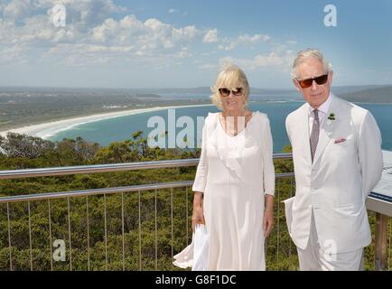 Der Prinz von Wales, der heute sechste sieben Jahre alt ist, zusammen mit der Herzogin von Cornwall, am Aussichtspunkt des National Anzc Museum in Albany in Südaustralien. Stockfoto