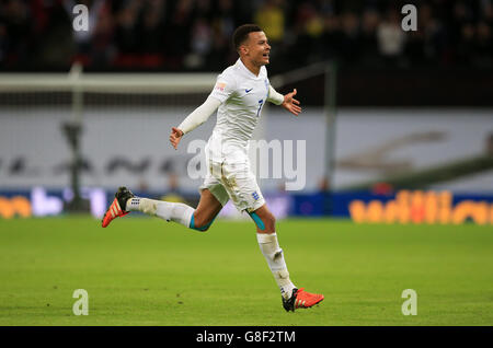 Englands DELE Alli feiert das erste Tor seiner Seite beim internationalen Freundschaftsspiel im Wembley Stadium, London. Stockfoto