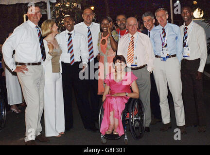 Sir Matthew Pinsent (von links nach rechts), Shirley Robertson, Colin Jackson, Sir Steve Redgrave, Denise Lewis, Daley Thompson, Dame Tanni Gray-Thompson, Sir Bobby Charlton, Jonathan Edwards, David Hemery und Dalton Grant während eines Empfangs. Stockfoto