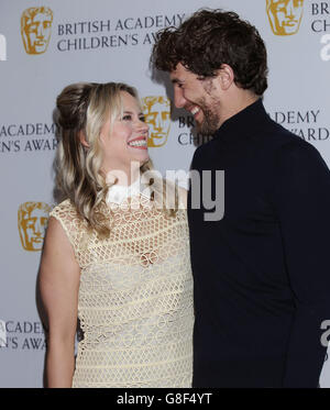 Kimberley Wyatt und ihr Mann Max Rogers nehmen an den British Academy Children's Awards im Roundhouse in Camden, London, Teil. Stockfoto