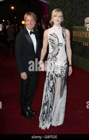 Keith Urban und Nicole Kidman nehmen an den London Evening Standard Theatre Awards in Zusammenarbeit mit dem Ivy im Old Vic Theatre in London Teil. DRÜCKEN Sie VERBANDSFOTO. Bilderdatum: Sonntag, 22. November 2015. Bildnachweis sollte lauten: Daniel Leal-Olivas/PA Wire. Stockfoto