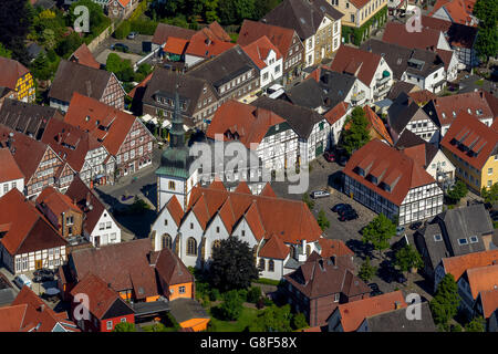 Luftaufnahme, katholische Kirche des Hl. Johannes der Täufer, Rietberg, Ostwestfalen, Nord Rhein Westfalen, Deutschland, Europa, Antenne Stockfoto