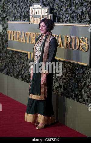 Meera Syal nimmt an den London Evening Standard Theatre Awards in Zusammenarbeit mit dem Ivy im Old Vic Theatre in London Teil. DRÜCKEN SIE VERBANDSFOTO. Bilddatum: Sonntag, 22. November 2015. Bildnachweis sollte lauten: Daniel Leal-Olivas/PA Wire. Stockfoto