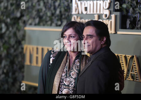 Meera Syal und Sanjeev Bhaskar nehmen an den London Evening Standard Theatre Awards in Zusammenarbeit mit dem Ivy im Old Vic Theatre in London Teil. DRÜCKEN Sie VERBANDSFOTO. Bilderdatum: Sonntag, 22. November 2015. Bildnachweis sollte lauten: Daniel Leal-Olivas/PA Wire. Stockfoto