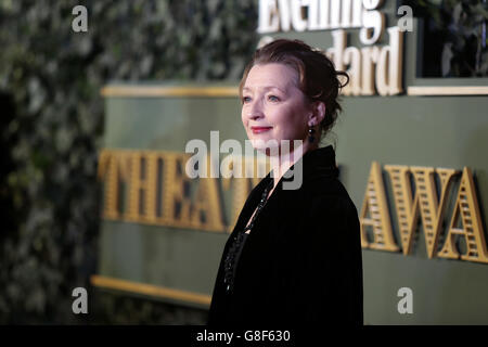 Lesley Manville nimmt an den London Evening Standard Theatre Awards in Zusammenarbeit mit dem Ivy im Old Vic Theatre in London Teil. DRÜCKEN Sie VERBANDSFOTO. Bilderdatum: Sonntag, 22. November 2015. Bildnachweis sollte lauten: Daniel Leal-Olivas/PA Wire. Stockfoto