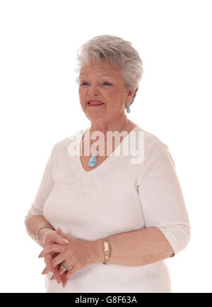 Eine schöne ältere Frau mit grauen Haaren Taille aufstehen und wegsehen, für weißen Hintergrund isoliert. Stockfoto