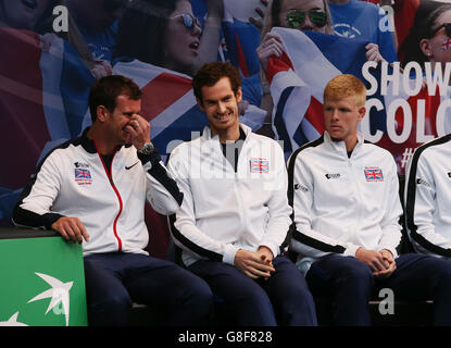 Der britische Kapitän Leon Smith (von links nach rechts) mit dem Teammitglied Andy Murray und Kyle Edmund im Flanders Expo Center in Gent. Stockfoto