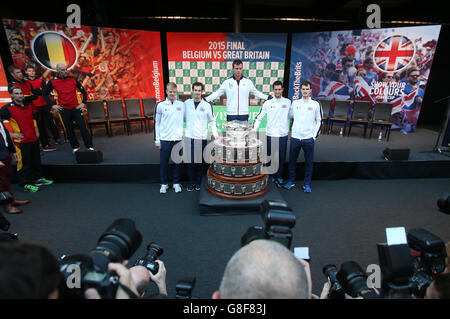 Der Kapitän des britischen Davis Cup Teams Leon Smith (Mitte), Kyle Edmund, Andy Murray, Jamie Murray und James ward nach der Auslosung für den Davis Cup im Flanders Expo Center in Gent. Stockfoto