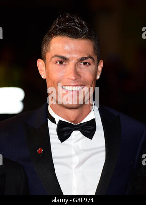 Cristiano Ronaldo bei der Weltpremiere von Ronaldo im Vue West End Kino am Leicester Square, London. DRÜCKEN Sie VERBANDSFOTO. Bilddatum: Montag, 9. November 2015. Bildnachweis sollte lauten: Ian West/PA Wire Stockfoto