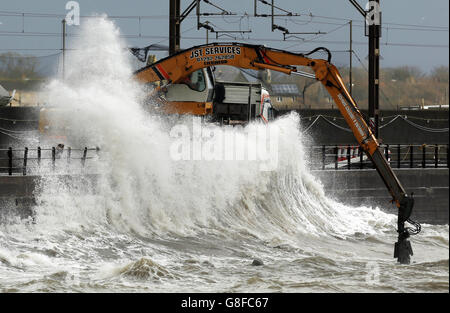 Geplante Arbeiten zur Stärkung der Verteidigung des Meeres in Saltcoats, Schottland, während Sturm Abigail Großbritannien trifft. Stockfoto