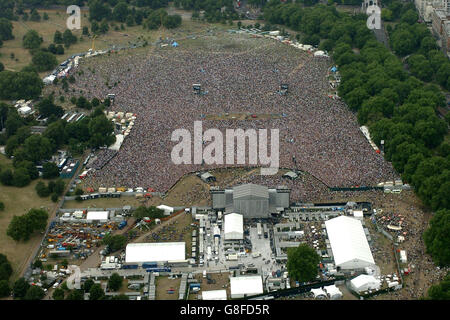 Eyriel Blick auf die Massen beobachten das Live8 Konzert im Hyde Park. Stockfoto