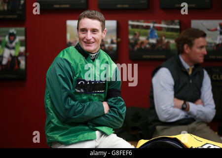 Jockey Daryl Jacob während des zweiten Tages der Open auf der Pferderennbahn Cheltenham, Cheltenham. DRÜCKEN SIE VERBANDSFOTO. Bilddatum: Samstag, 14. November 2015. Siehe PA Story RACING Cheltenham. Bildnachweis sollte lauten: David Davies/PA Wire. Stockfoto