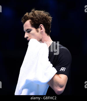 Andy Murray am sechsten Tag des ATP World Tour Finals in der O2 Arena in London. DRÜCKEN SIE ASSOCIATION Photo. Bilddatum: Freitag, 20. November 2015. Siehe PA Geschichte TENNIS London. Bildnachweis sollte lauten: Adam Davy/PA Wire. EINSCHRÄNKUNGEN: , Keine kommerzielle Nutzung ohne vorherige Genehmigung, bitte kontaktieren Sie PA Images für weitere Informationen: Tel: +44 (0) 115 8447447. Stockfoto