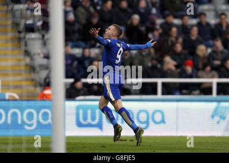 Jamie Vardy von Leicester City feiert das erste Tor seines Teams während des Spiels der Barclays Premier League im St James' Park, Newcastle. Stockfoto