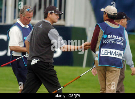 Golf - Barclays Scottish Open 2005 - Loch Lomond. Der schottische Paul Lawrie verlässt das achtzehnte Grün, nachdem er den Tag am -6 beendet hat. Stockfoto