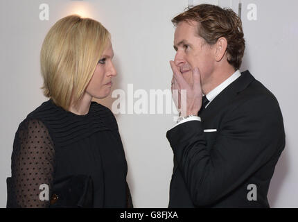 Being AP-Gala-Vorführung - London. Zara Phillips und Anthony Peter (AP) McCoy bei der Being AP Gala-Vorführung im Millbank Tower, London. Stockfoto